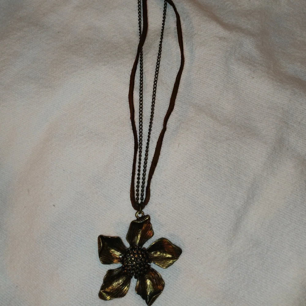 Necklace - Picture 2 of 4